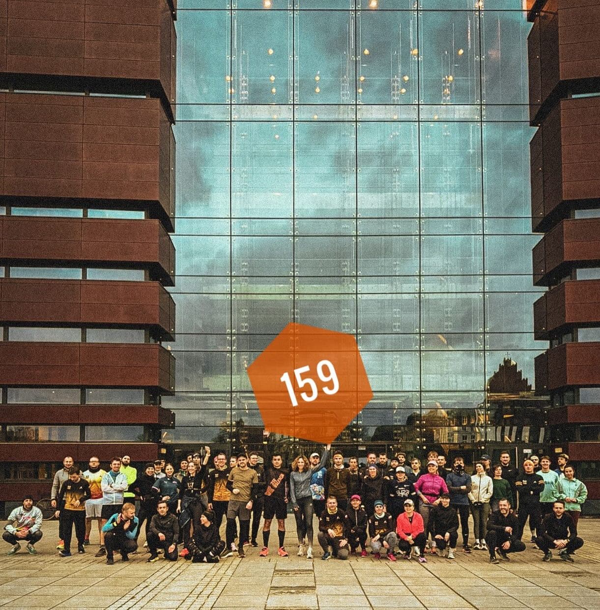 Można powiedzieć, że wyszliśmy z mroku 😉

Serio fajnie zobaczyć się w świetle dziennym 🙃

Dzieki za dziś i widzimy się za tydzień, bo tak, w święta 🐣 też biegamy.
A odnośnie Świąt, to smacznego 🥚 

#wroclaw  #grupabiegowawrocław #runcrew #wroclawbiega #runclub