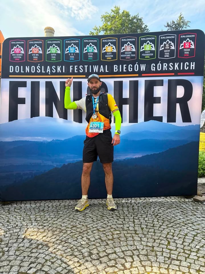 Środek lata, sezon urlopowy, a my dalej swoje 🏃‍♀️🏃‍♂️
Prezentujemy wyniki z niesamowitych wyczynów naszej reprezentacji zarówno z górskich biegów jak i ulicznego półmaratonu. Gratulacje🏅👏

Monte Rosa Walserwaeg by UTMB
120km
270 🎽Grzegorz Jadach, M40-44: 50, 30:09:44
42,2km
932 🎽Kamila Kulik, K40-44: 124, 11:10:28

Dolnośląski Festiwal Biegów Górskich
110km
25 🎽Krzysztof Mroczko, M30-7, 15:03:39
264 🎽Krzysztof Fornal, M50-43, 21:55:43

70km
198 🎽Konrad Konieczny, M30-64, 11:41:25
202 🎽Katarzyna Olejnik-Paśko, K30-19, 11:43:36
218 🎽Grzegorz Drzewiński, M30-67, 11:54:14
251 🎽Maciej Tarnowski, M30-73, 12:36:24
301 🎽Alicja Kawa, K40-32, 13:19:36
304 🎽Daniel Ruszkowski, M30-83, 13:42:39

45km
235 🎽Piotr Buczyński, M30-82, 6:24:58
439 🎽Patrycja Pałka, K30-35, 7:15:54
636 🎽Arkadiusz Ziębaczewski, M40-186, 8:08:55

33km
282 🎽Vadzim Kuzmich, M30-97, 5:29:36

21km
307 🎽Bartłomiej Nikiel, M30-104, 2:27:58
340 🎽Agata Tarkowska, K30-36, 2:42:13
407 🎽Krzysztof Szewczyk, M40-103, 2:48:52
751 🎽Jadwiga Oleksy, K40-92, 3:28:37

15km
889 🎽Katsiaryna Antaniuk, K20-59, 3:57:01

10km,
53 🎽Hleb Vasinski, M20-7, 59:06
55 🎽Szymon Święcki, M40-14, 59:31
59 🎽Paweł Midek, M20-10, 59:55
72 🎽Bartłomiej Nikiel, M30-19, 1:01:19
90 🎽Aleksander Dytko, M30-22, 1:02:43

7. Nocny Portowy PółMaraton Szczeciński
401 🎽Sebastian Biały, M-355, 1:53:31
615 🎽Natalia Szcześnik, K-106, 2:00:52